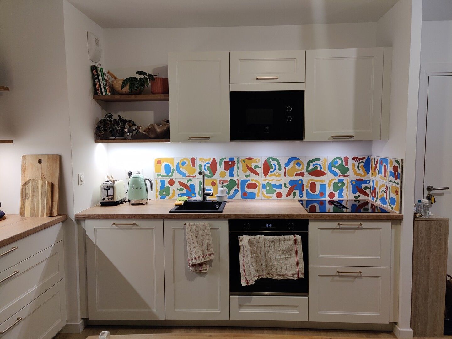 cement tile backsplash colorful geometric retro kitchen 2oas cesar bazaar — carreaux de ciment