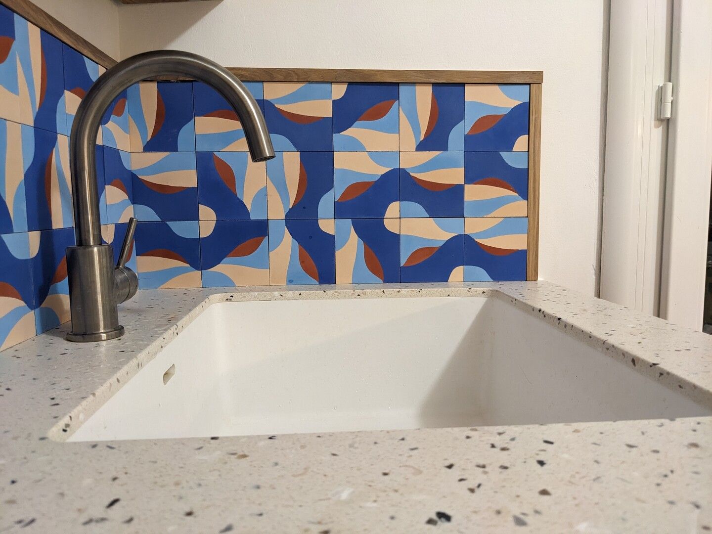 cement tile backsplash geometric blue orange modern 8q30 cesar bazaar — carreaux de ciment