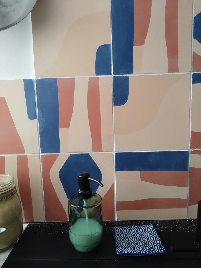 cement tile backsplash geometric minimalist earthy sjdh cesar bazaar — carreaux de ciment